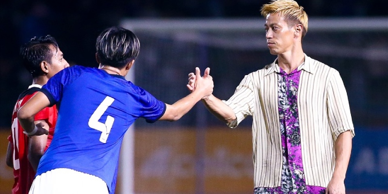 Keisuke Honda chia tay với học trò của mình sau thất bại tại SEA Games 32